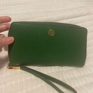 Tory Burch, zip around continental wallet.